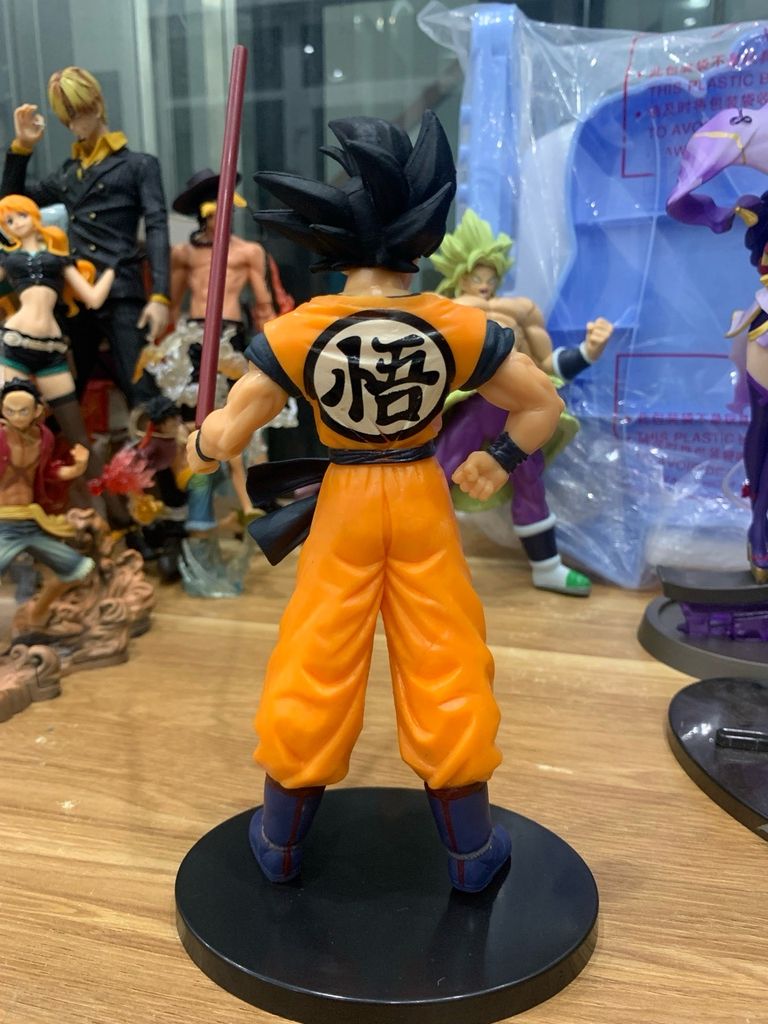Mô hình Son Goku cầm gậy Như Ý - Tượng tĩnh trang trí Dragon Ball (Không Hộp) - Ảnh chụp thực tế