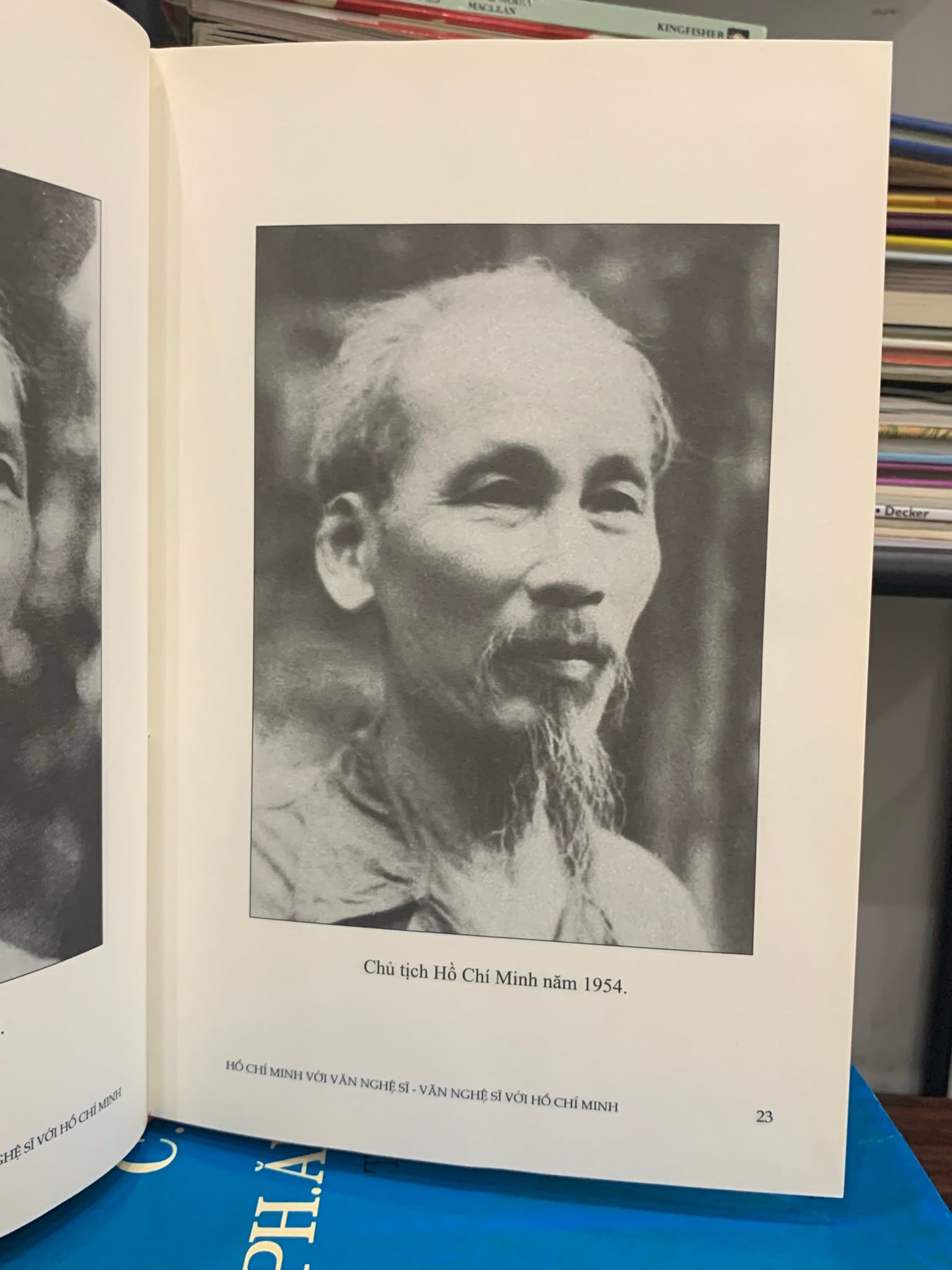 Hồ Chí Minh với văn nghệ sĩ, văn nghệ sĩ với Hồ Chí Minh – Tập 6 (Hồ Chí Minh: Tư tưởng và tác phẩm – Thơ)