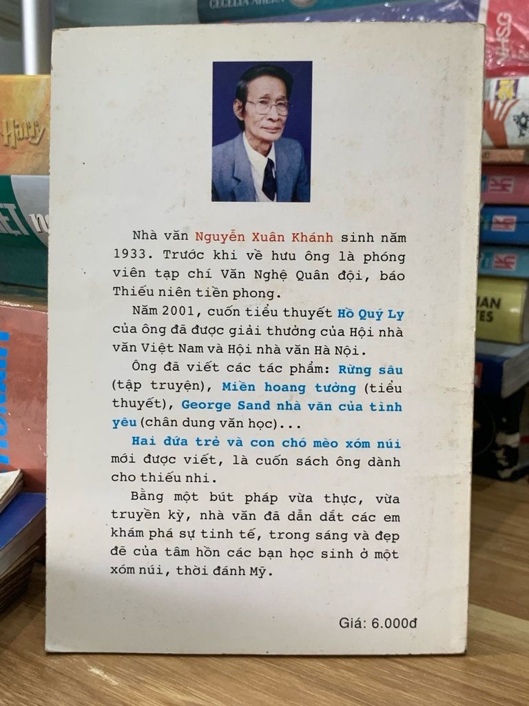 Hai đứa trẻ và con chó mèo xóm núi -Nguyễn Xuân Khánh - Ảnh chụp thực tế