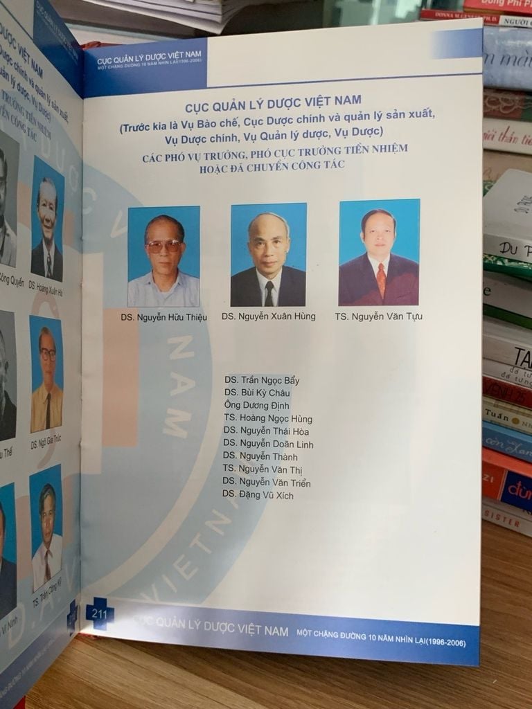 Cục quản lý dược Việt Nam 1 chặng đường 10 năm nhìn lại (1996-2006) NXB Y học - Ảnh thực tế 10