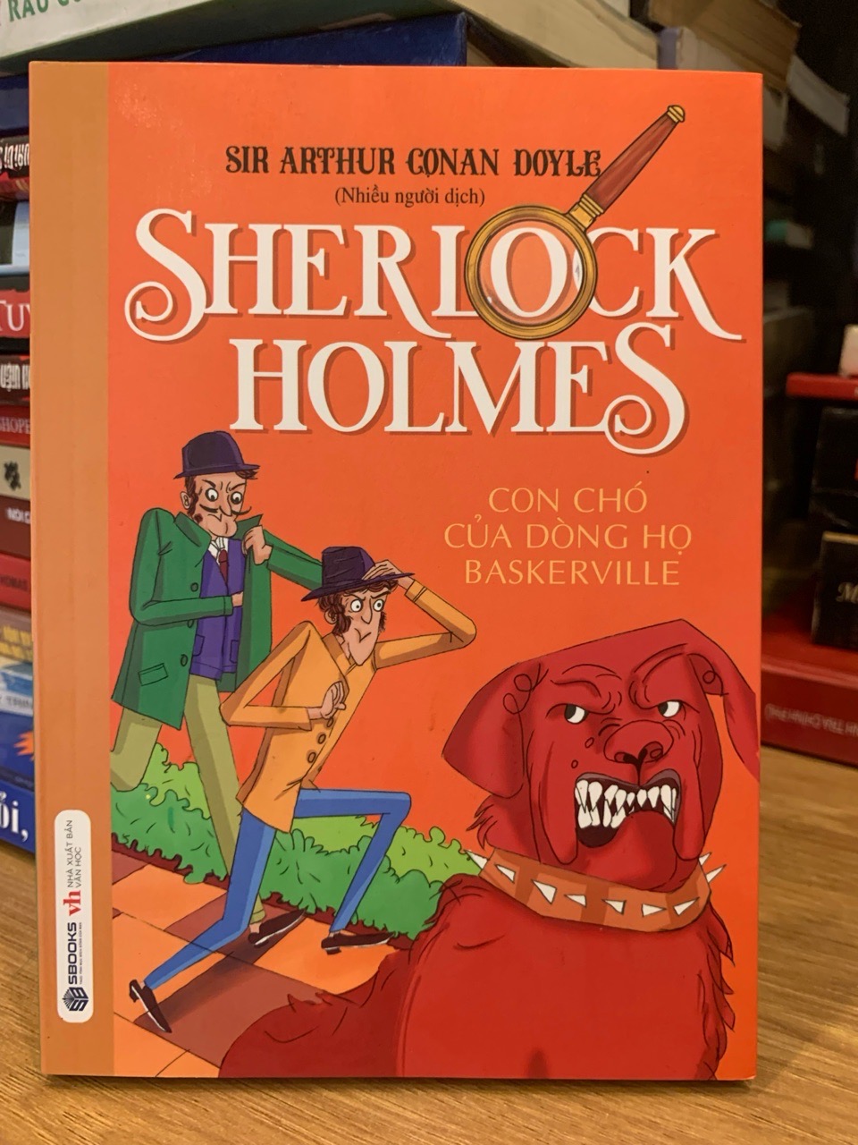 Sheriock Holmes con chó của dòng họ Baskerville -Nhiều người dịch