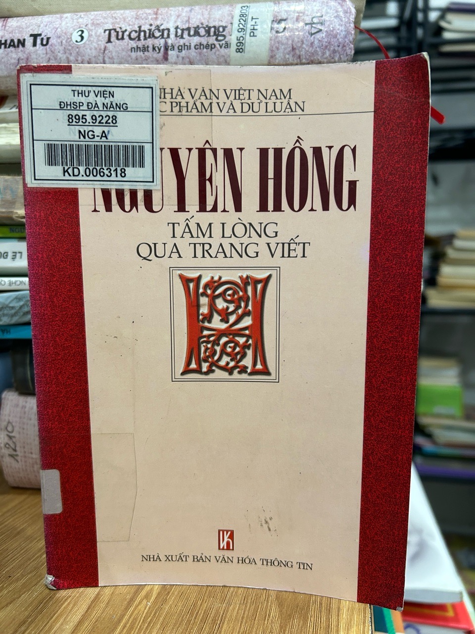 Nguyên Hồng: Tấm Lòng Qua Trang Viết