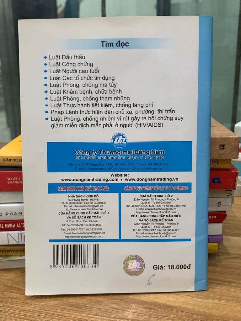 luật khám bệnh chữa bệnh-NXB Hồng Đức - Ảnh chụp thực tế