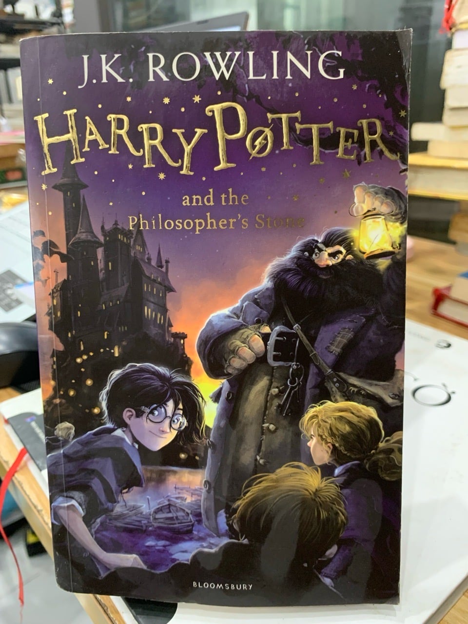 Harry Potter và Hòn đá Phù thủy - Tác giả J.K. Rowling