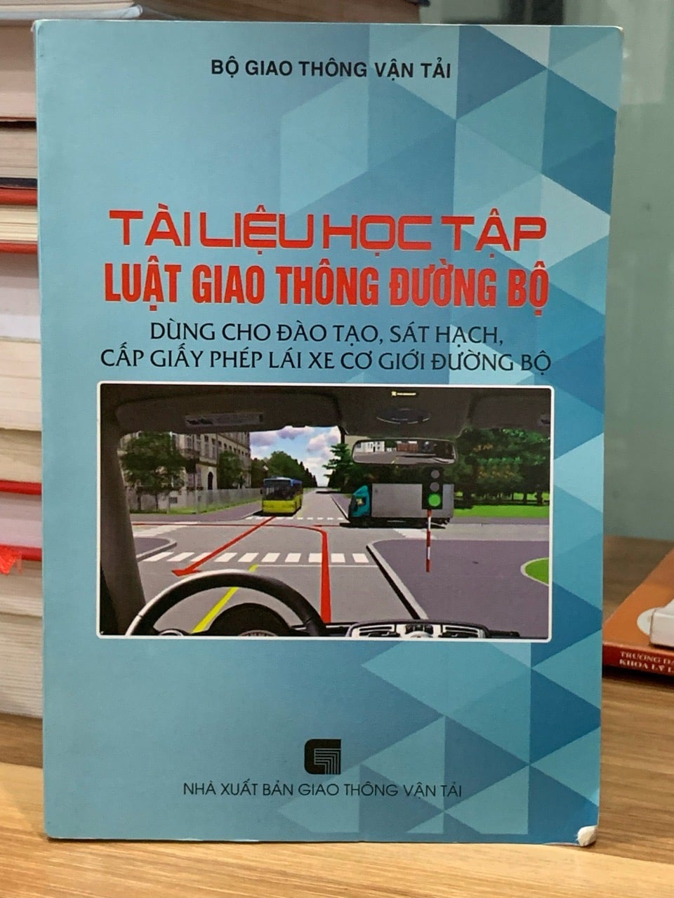 Tài liệu học tập luật giao thông đường bộ- Bộ giao thông vận tải