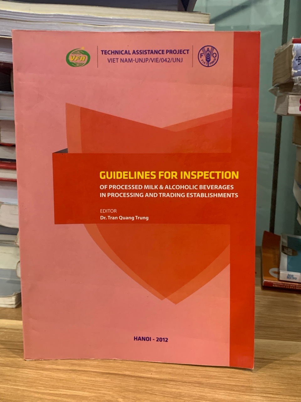 Thanh tra kiểm tra an toàn thực phẩm tại các cơ sở sản xuất kinh doanh sữa và rượu
