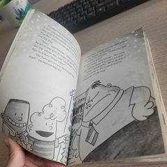Captain Underpants and the Attack of the Talking Toilets Dav Pilkey - ảnh 5