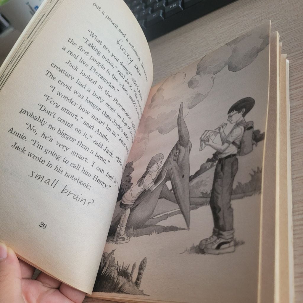 Dinosaurs Before Dark (Magic Tree House #1)  Mary Pope Osborne - Ảnh thực tế 6