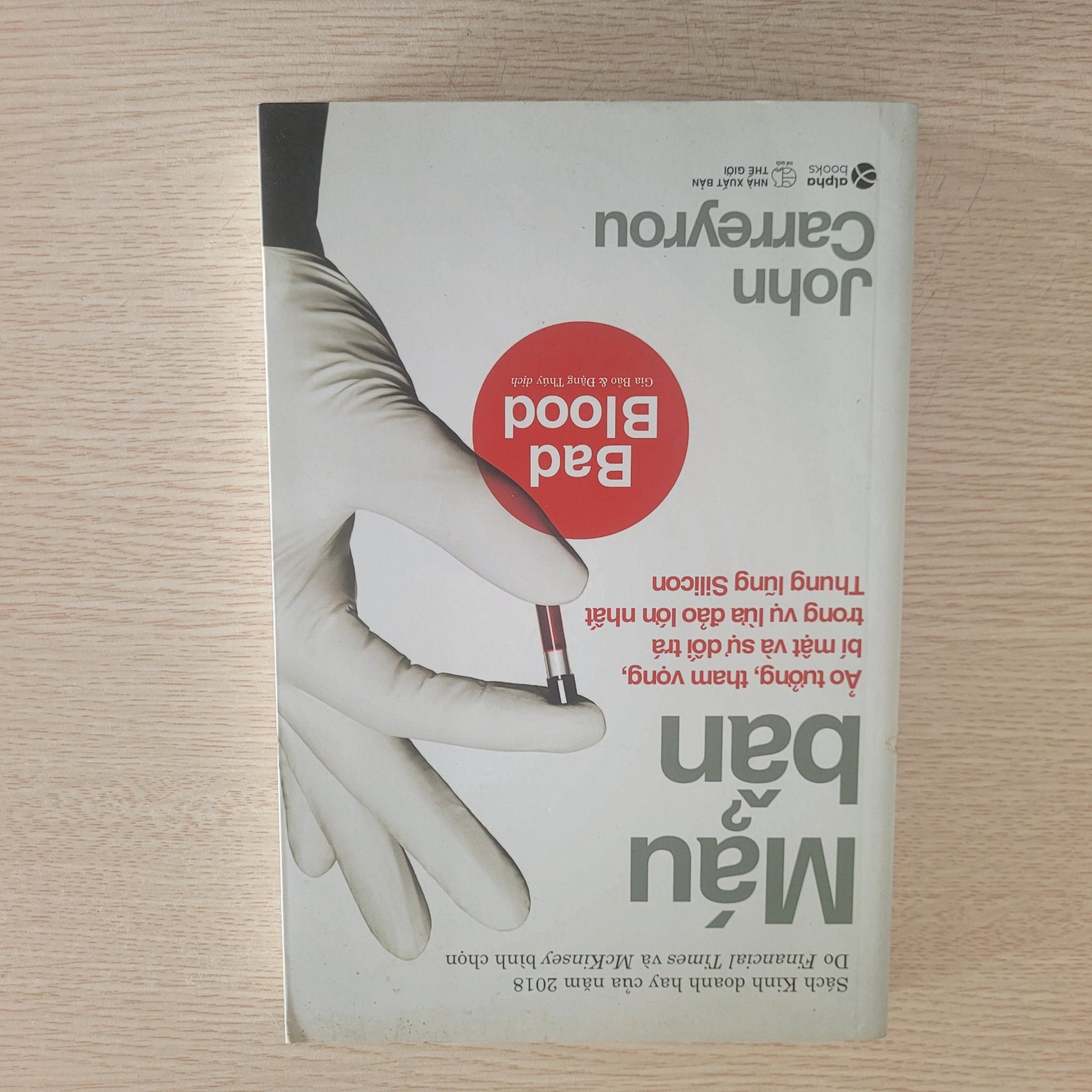 Máu bẩn - John Carreyrou