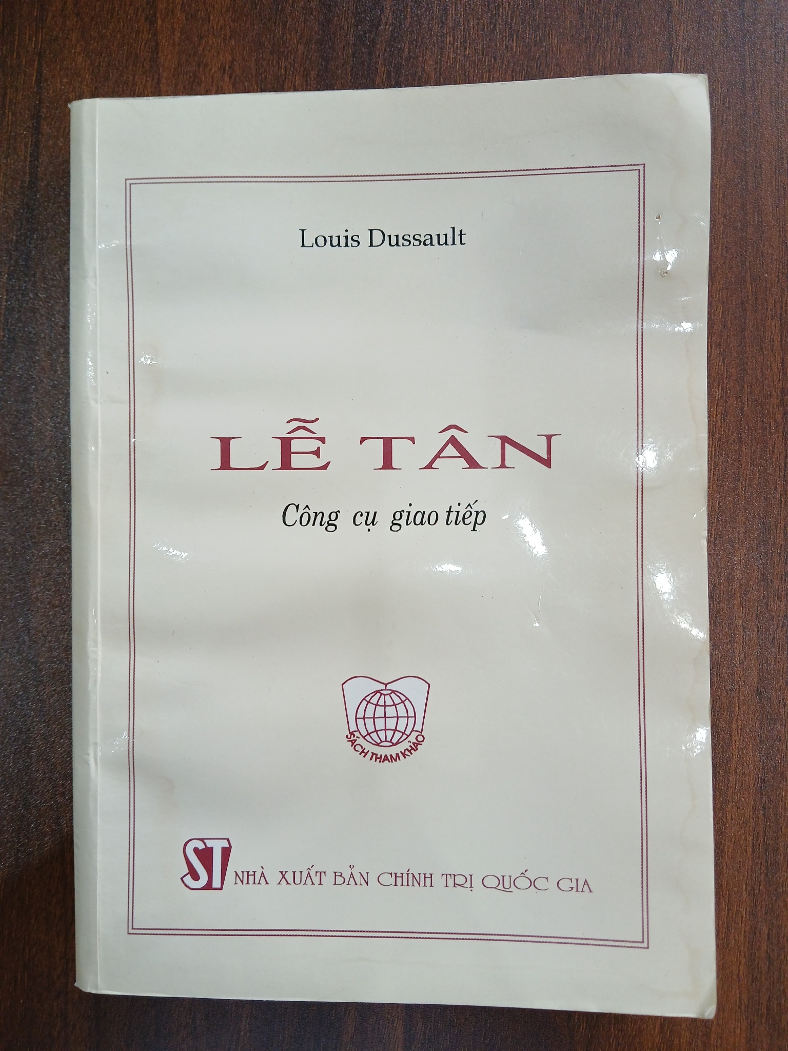 Lễ tân - công cụ giao tiếp<br>Louis Dussault, Lê Tấn