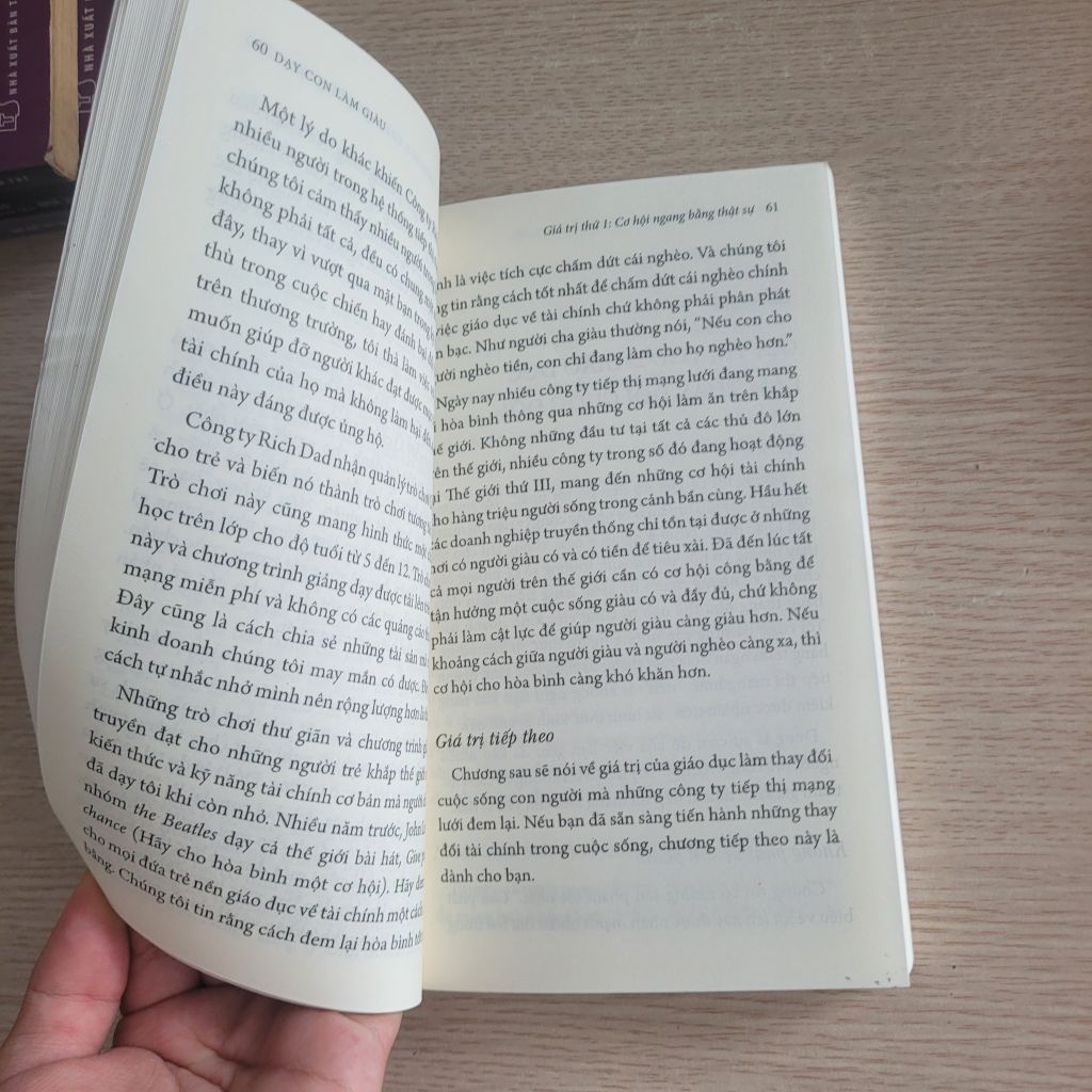 Dạy con làm giàu - Tập 11: Trường dạy kinh doanh cho những người thích giúp đỡ người khác<br>Robert T. Kiyosaki - Ảnh thực tế 7
