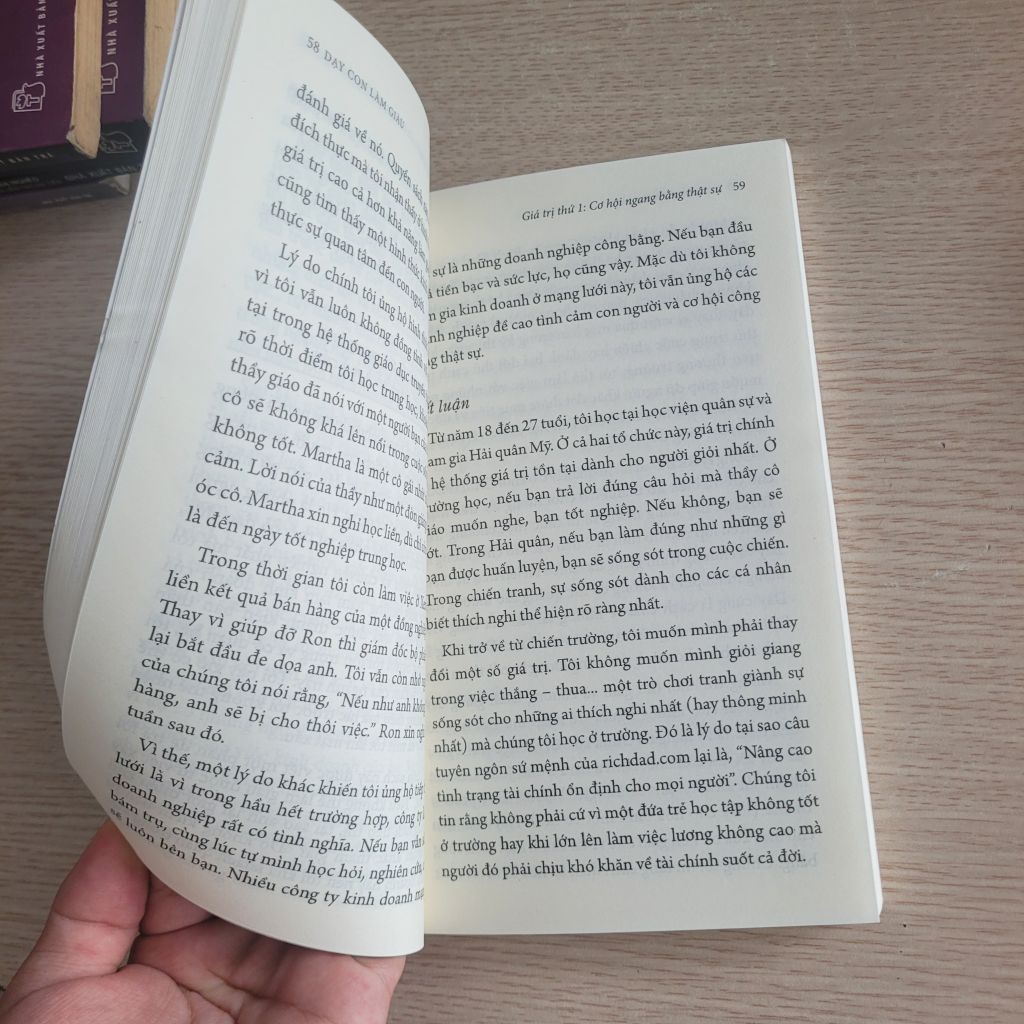 Dạy con làm giàu - Tập 11: Trường dạy kinh doanh cho những người thích giúp đỡ người khác<br>Robert T. Kiyosaki - Ảnh thực tế 8