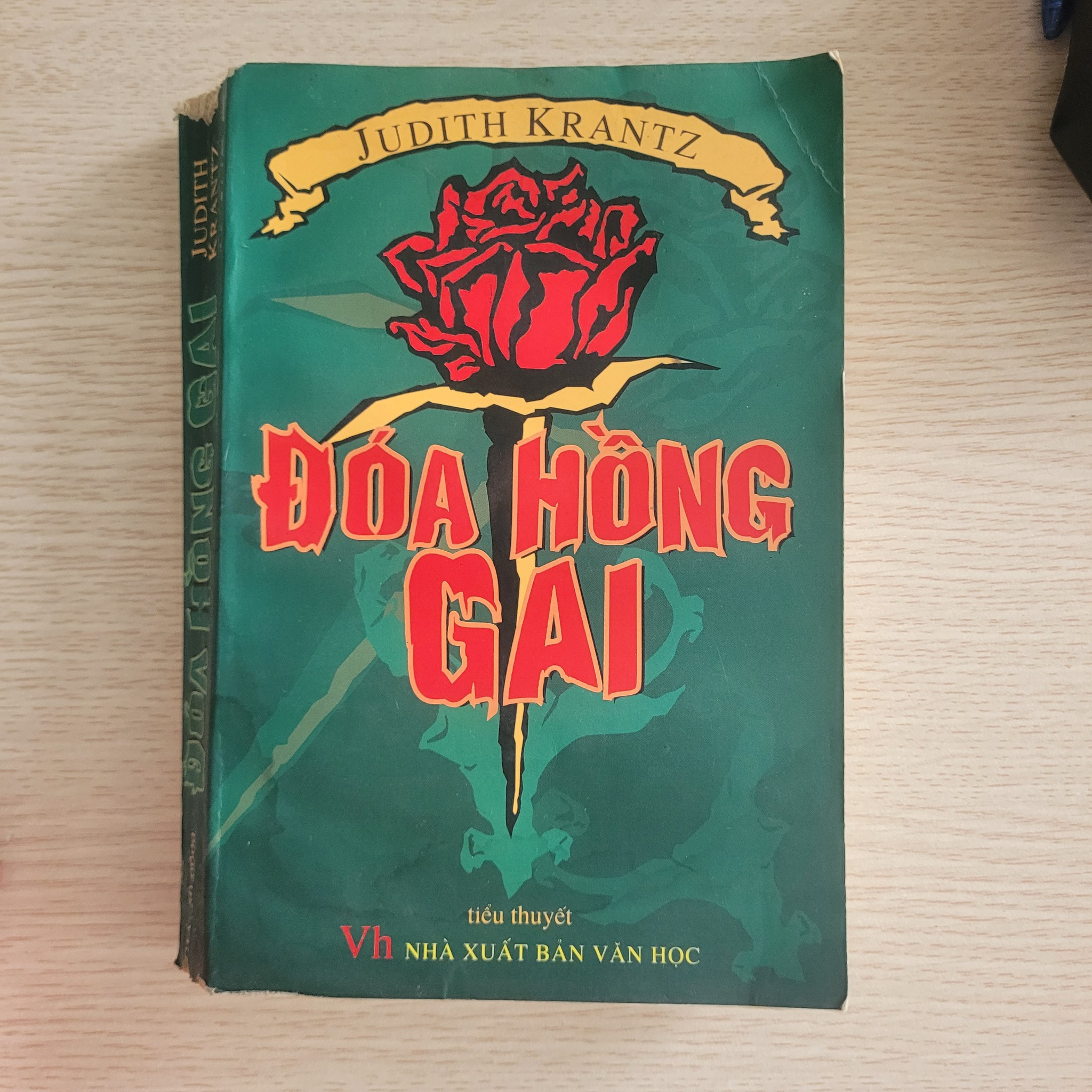Đóa hồng gai (Scruples)<br>Judith Krantz