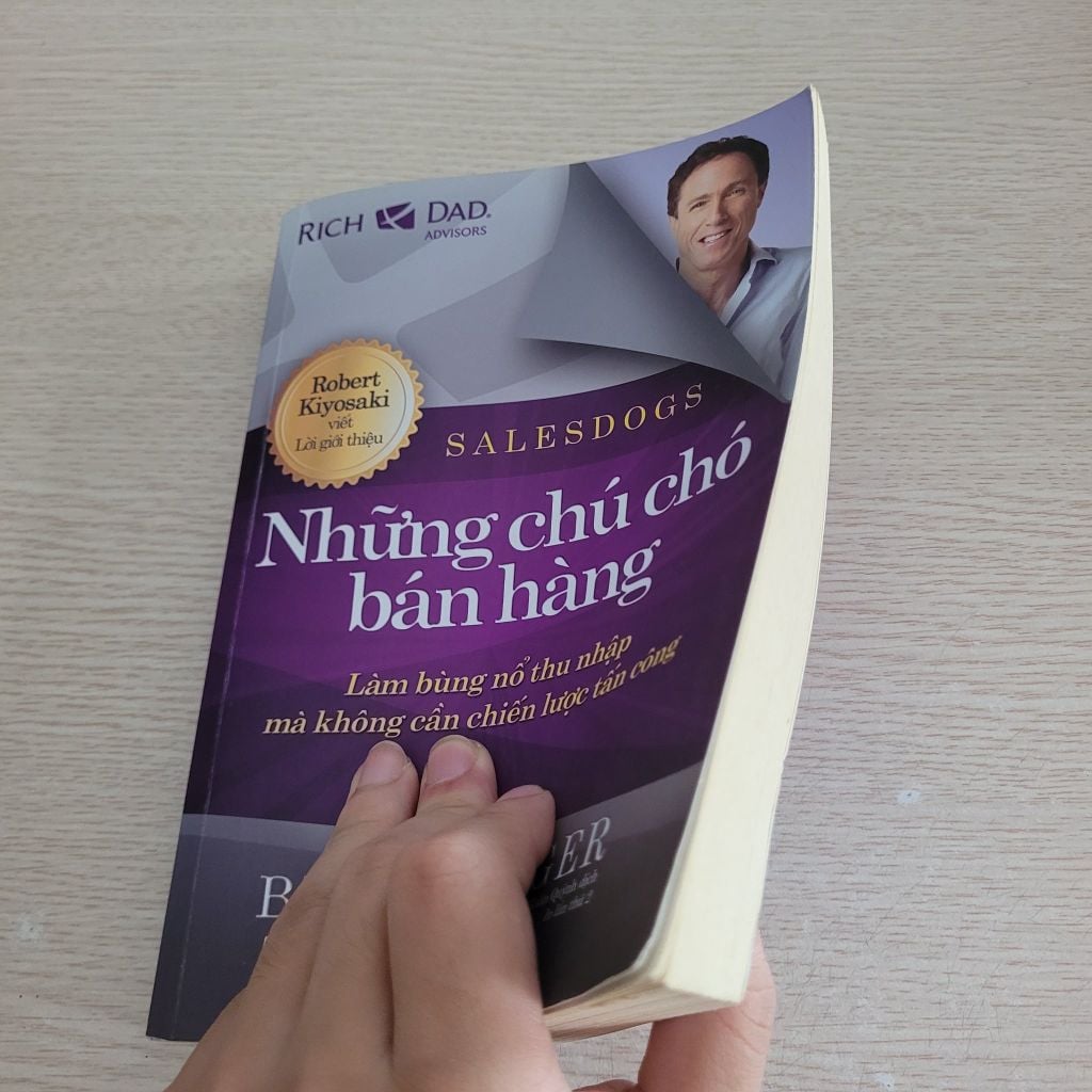 Những Chú Chó Bán Hàng