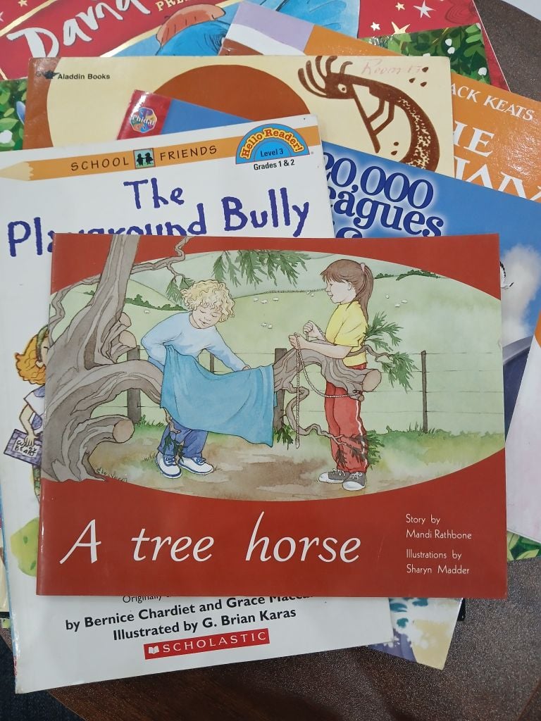 A tree horse - Mandi Rathbone & Sharyn Madder - Ảnh thực tế 9