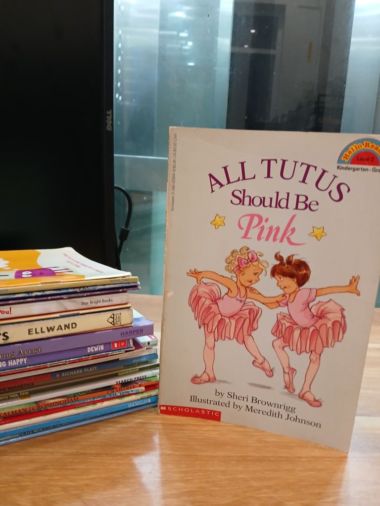 All Tutus Should Be Pink - Sheri Brownrigg & Meredith Johnson - Ảnh thực tế 6