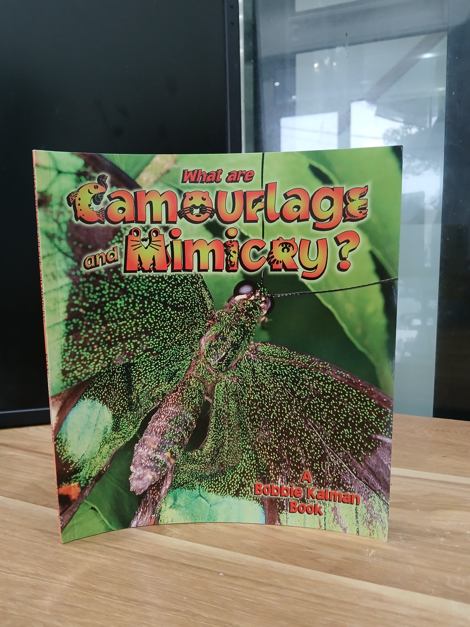 What are Camouflage and Mimicry? - Bobbie Kalman