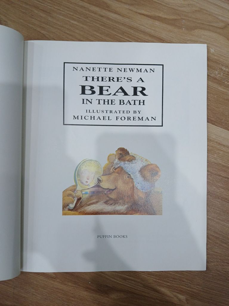 There's a Bear in the Bath - Nanette Newman & Michael Foreman - Ảnh chụp thực tế