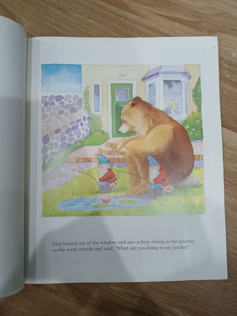 There's a Bear in the Bath - Nanette Newman & Michael Foreman - Ảnh thực tế 4