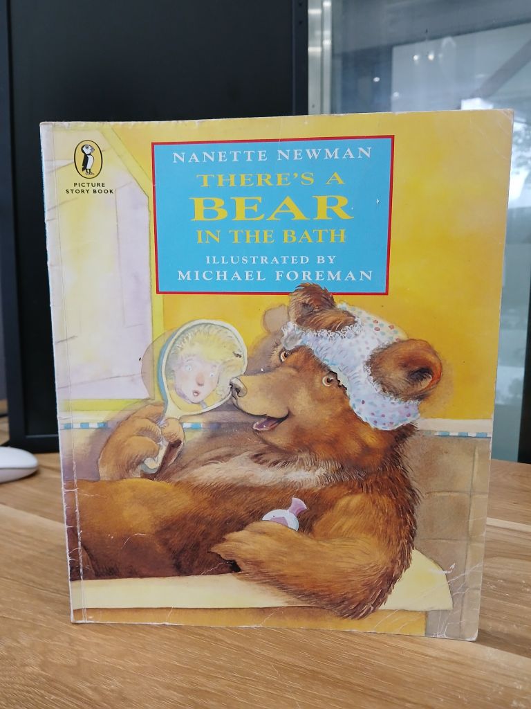 There's a Bear in the Bath - Nanette Newman & Michael Foreman - Ảnh thực tế 8
