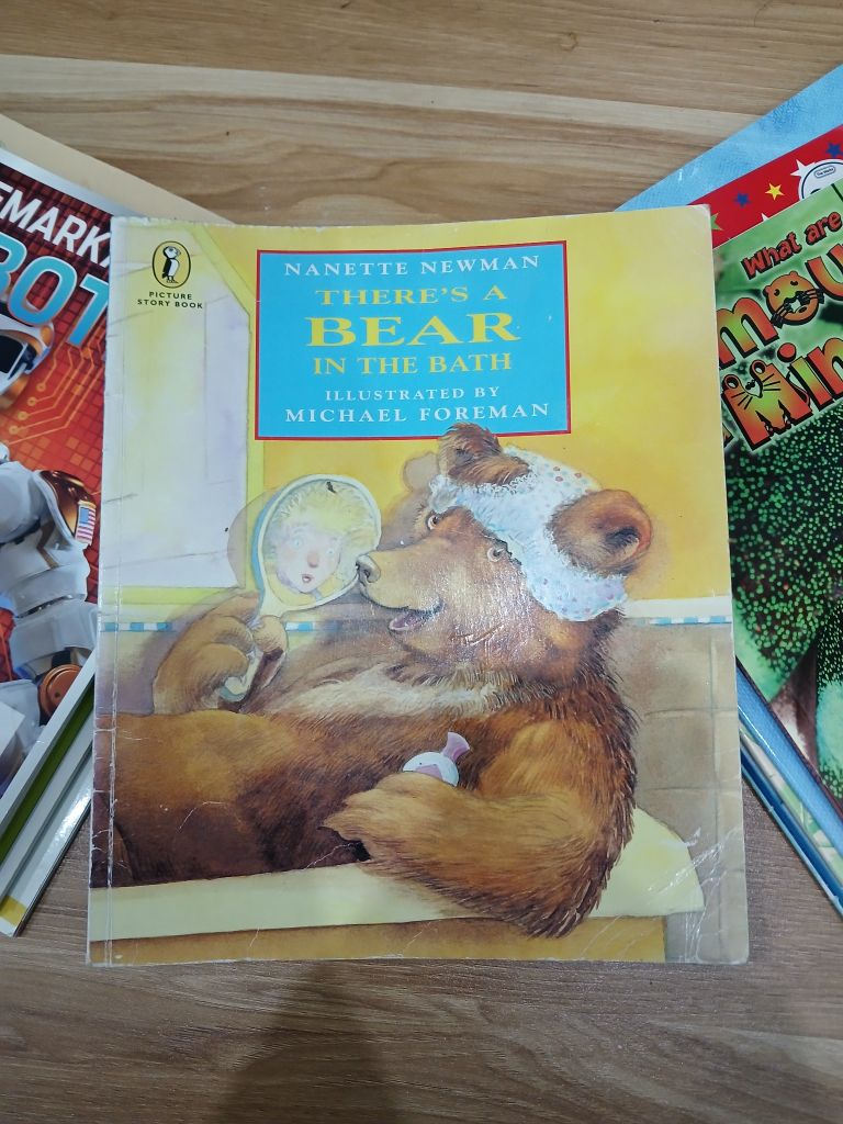 There's a Bear in the Bath - Nanette Newman & Michael Foreman - Ảnh thực tế 9