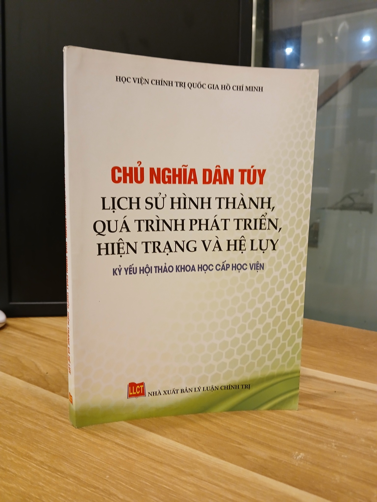 Chủ Nghĩa Dân Túy: Lịch sử hình thành, quá trình phát triển, hiện trạng và hệ lụy