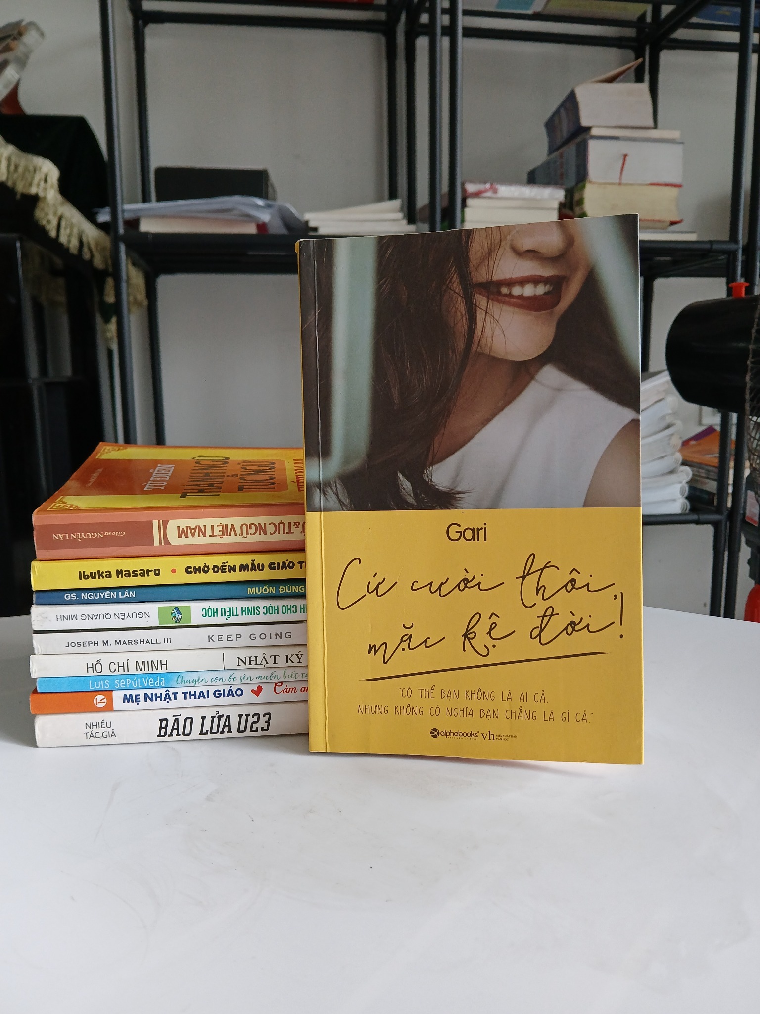 Cứ cười thôi, mặc kệ đời! - Gari