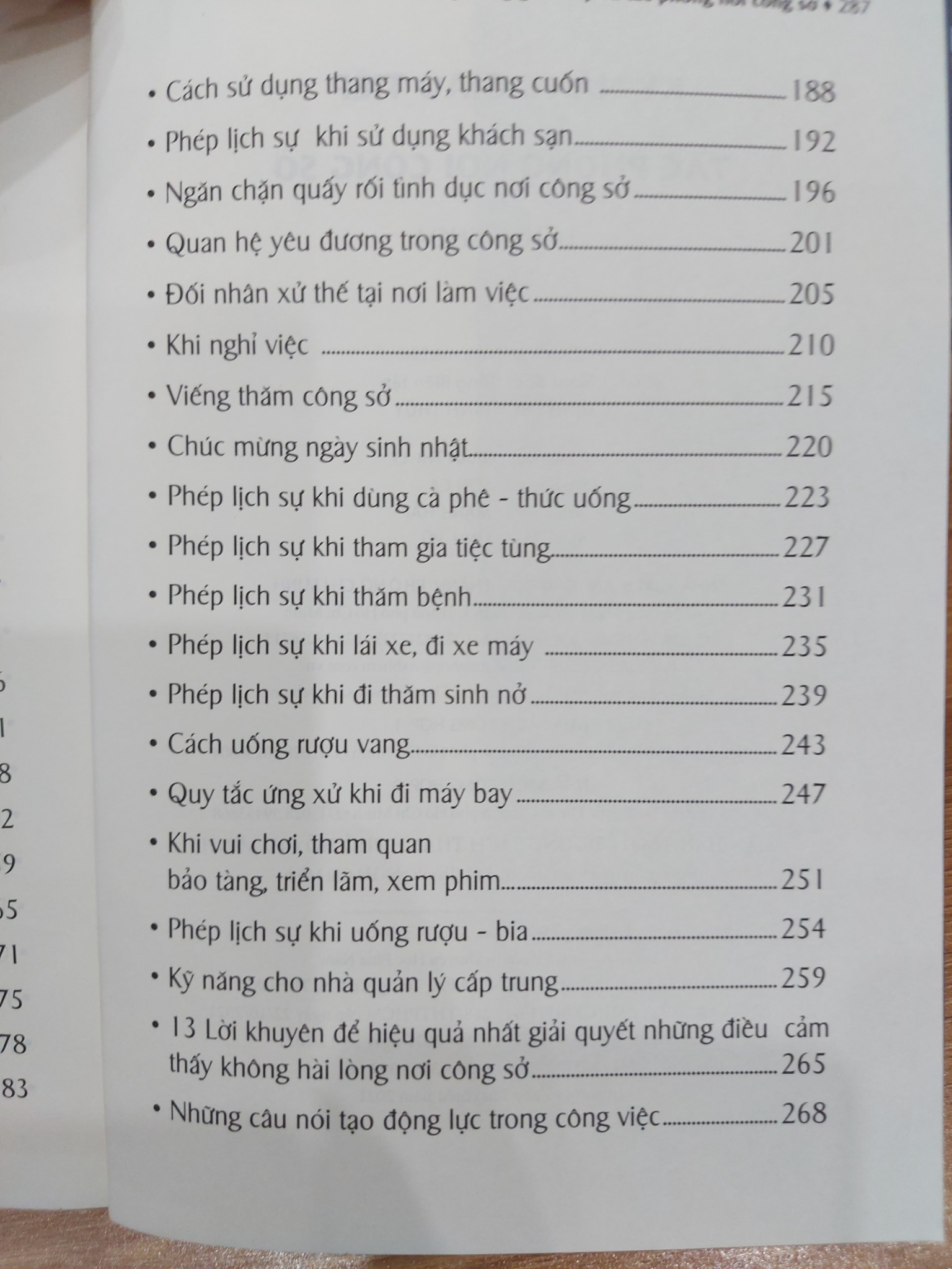 Kỹ năng giao tiếp và tác phong nơi công sở