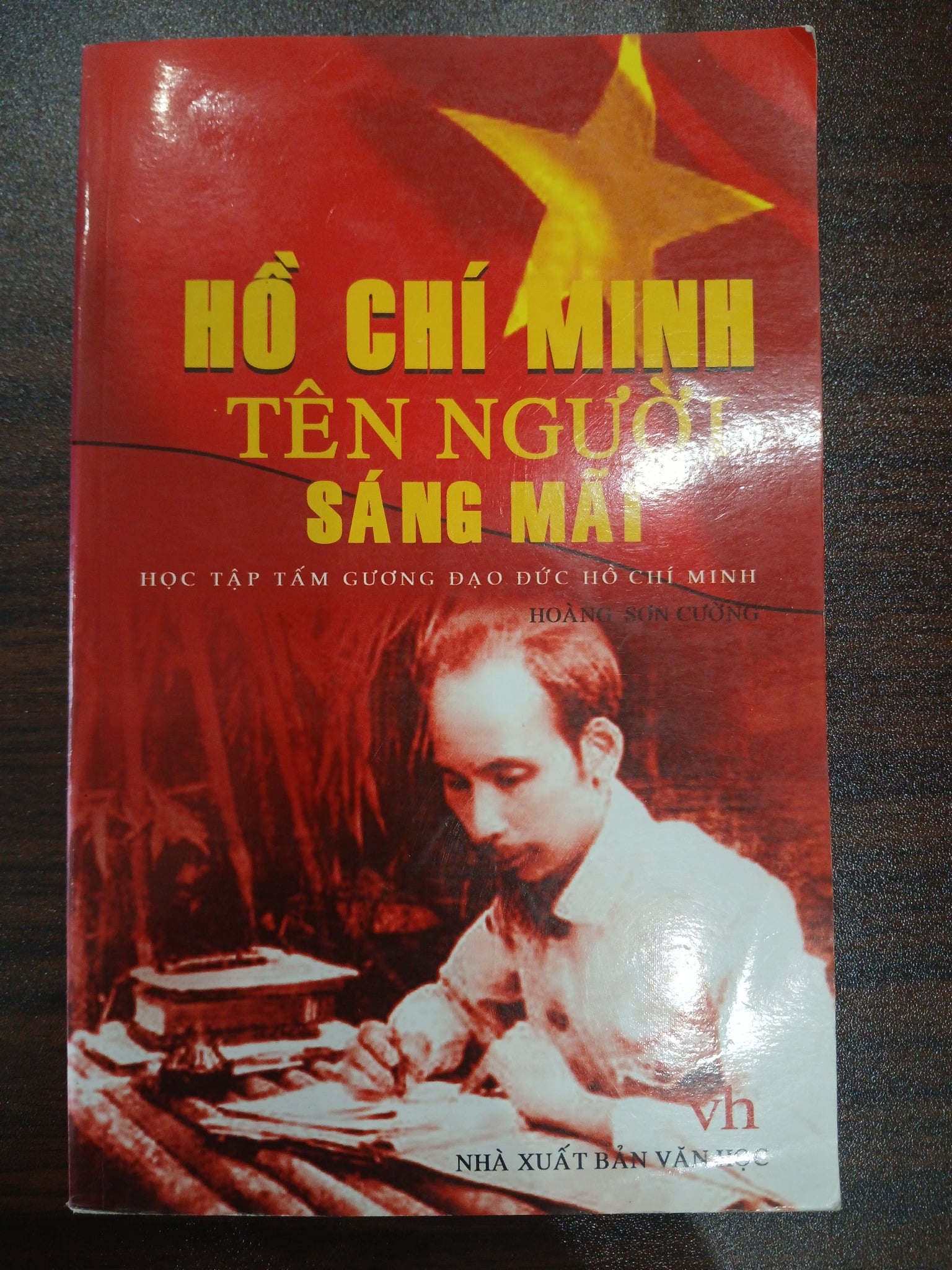 Hồ Chí Minh tên Người sáng mãi
