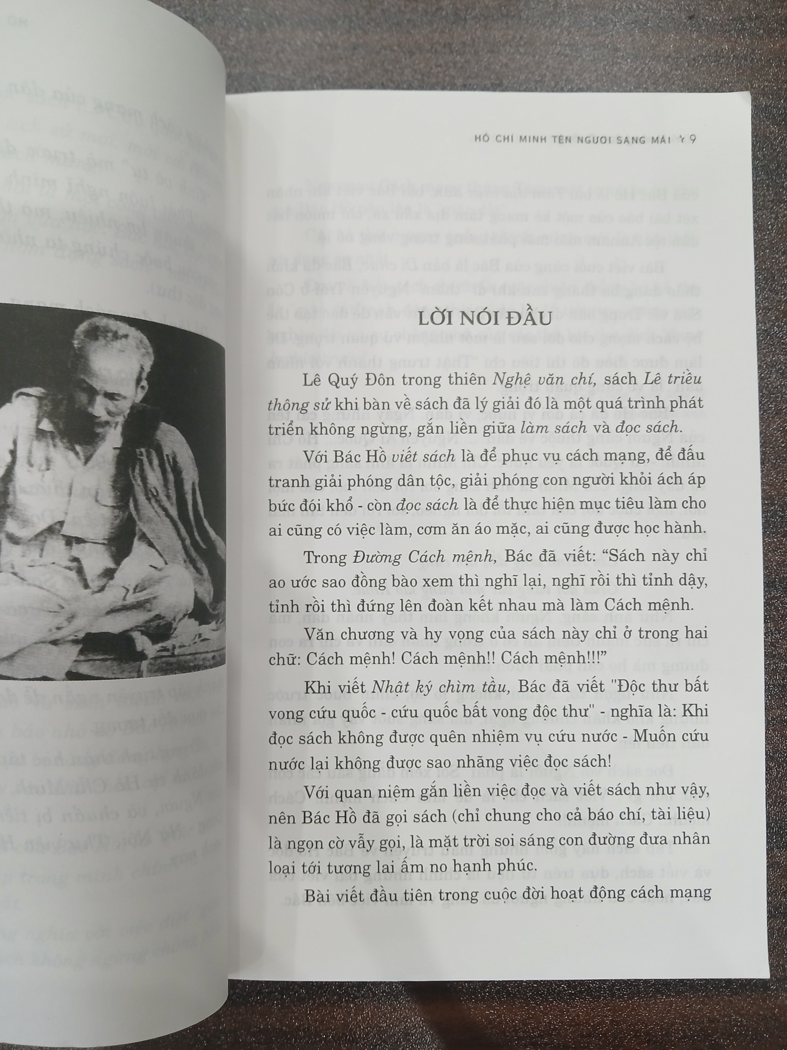 Hồ Chí Minh tên Người sáng mãi