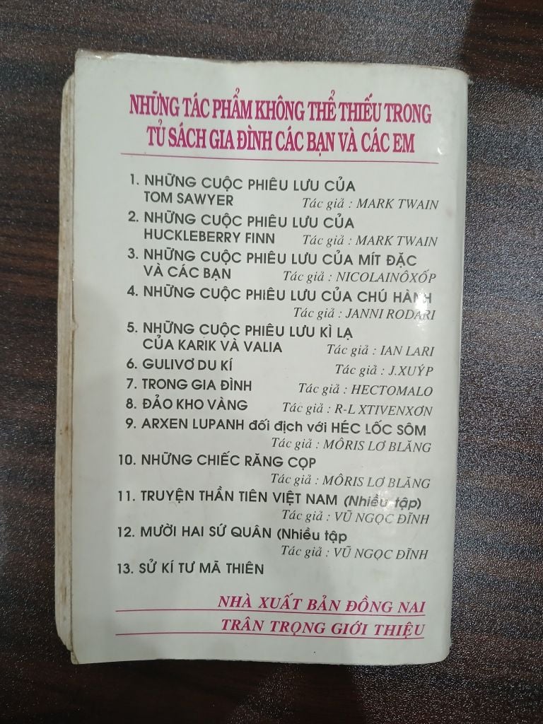 Trọng tài gà đình - HEC TO MA LO - Ảnh chụp thực tế
