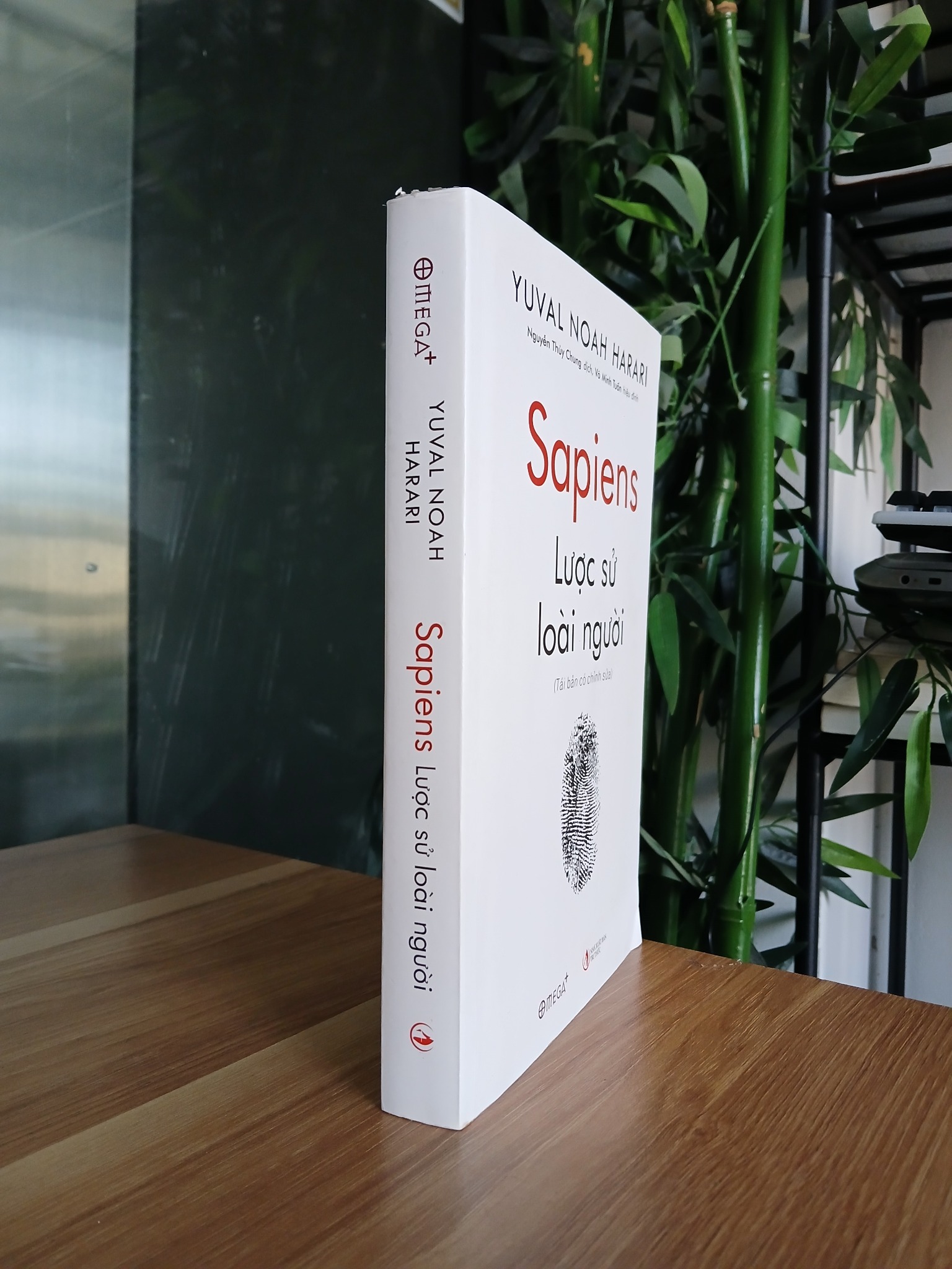 Chi tiết gáy và trang ruột sách Sapiens: Lược Sử Loài Người - Yuval Noah Harari trên Mecobooks