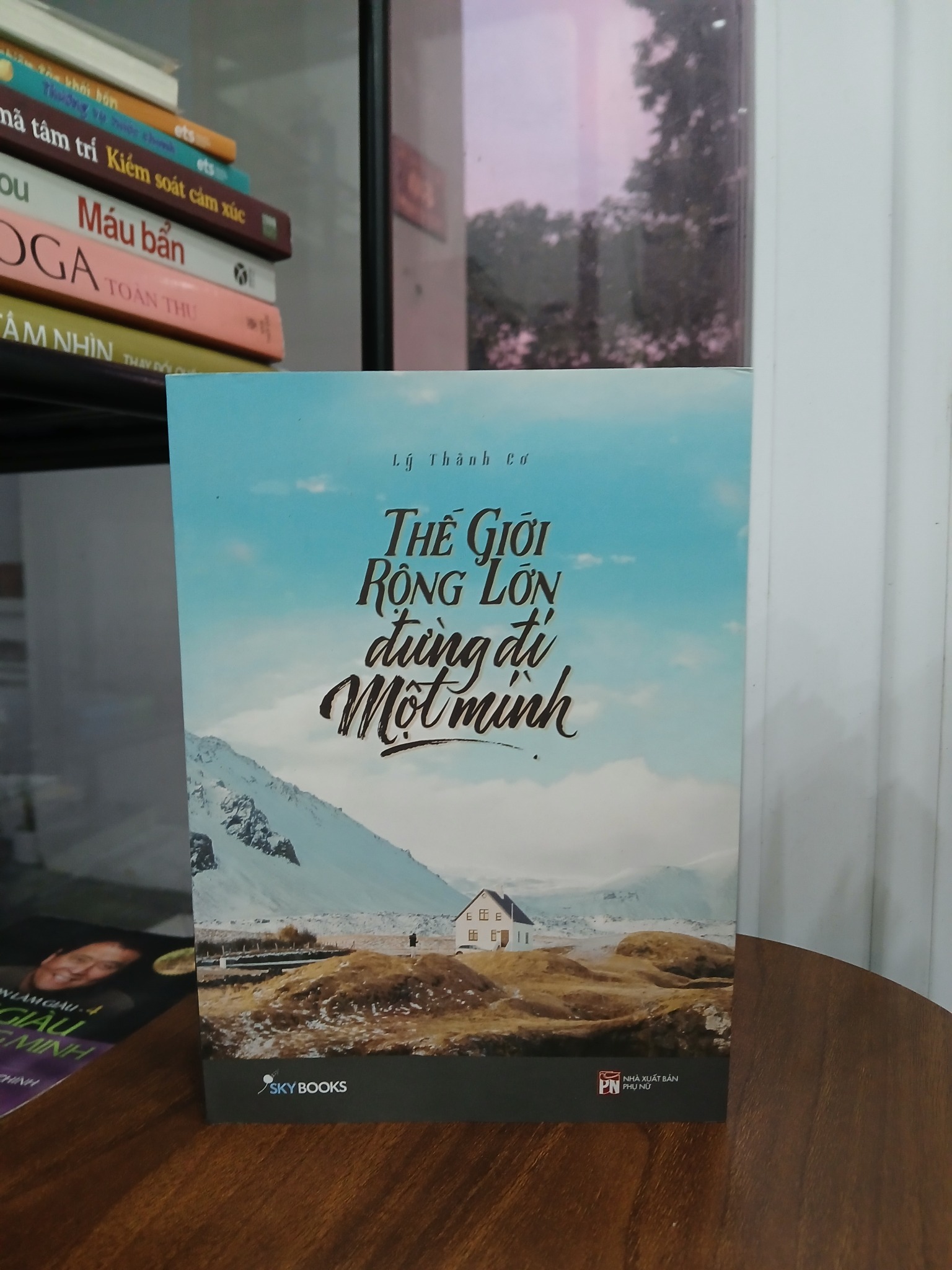 Thế Giới Rộng Lớn đừng đi Một Mình – Ly Thành Cơ