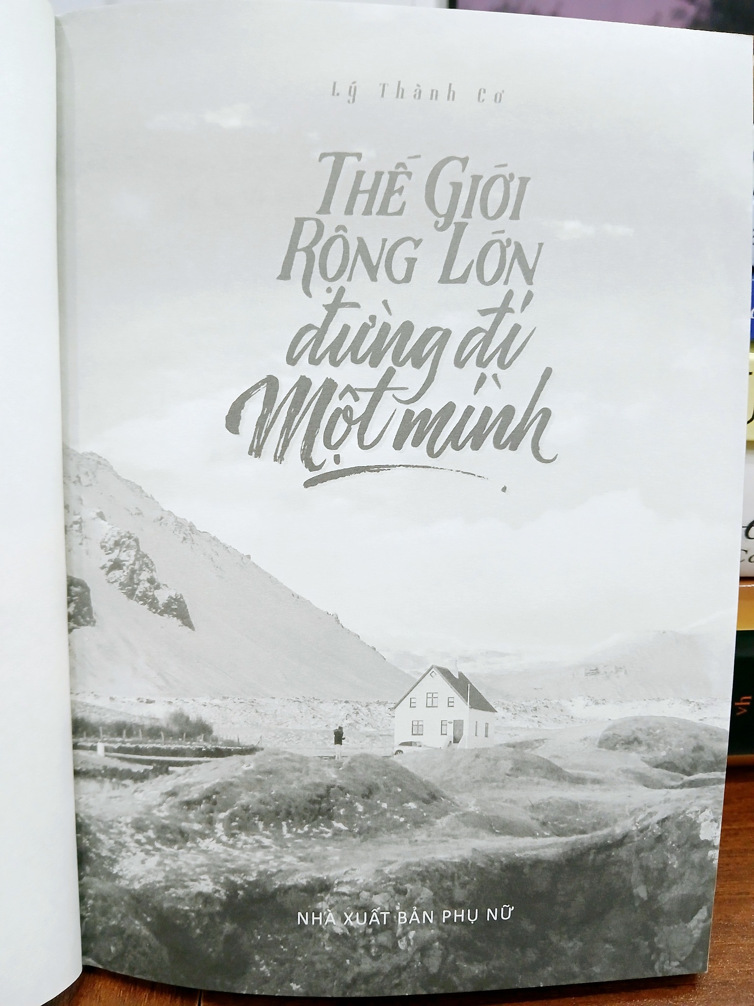 Thế Giới Rộng Lớn đừng đi Một Mình – Ly Thành Cơ