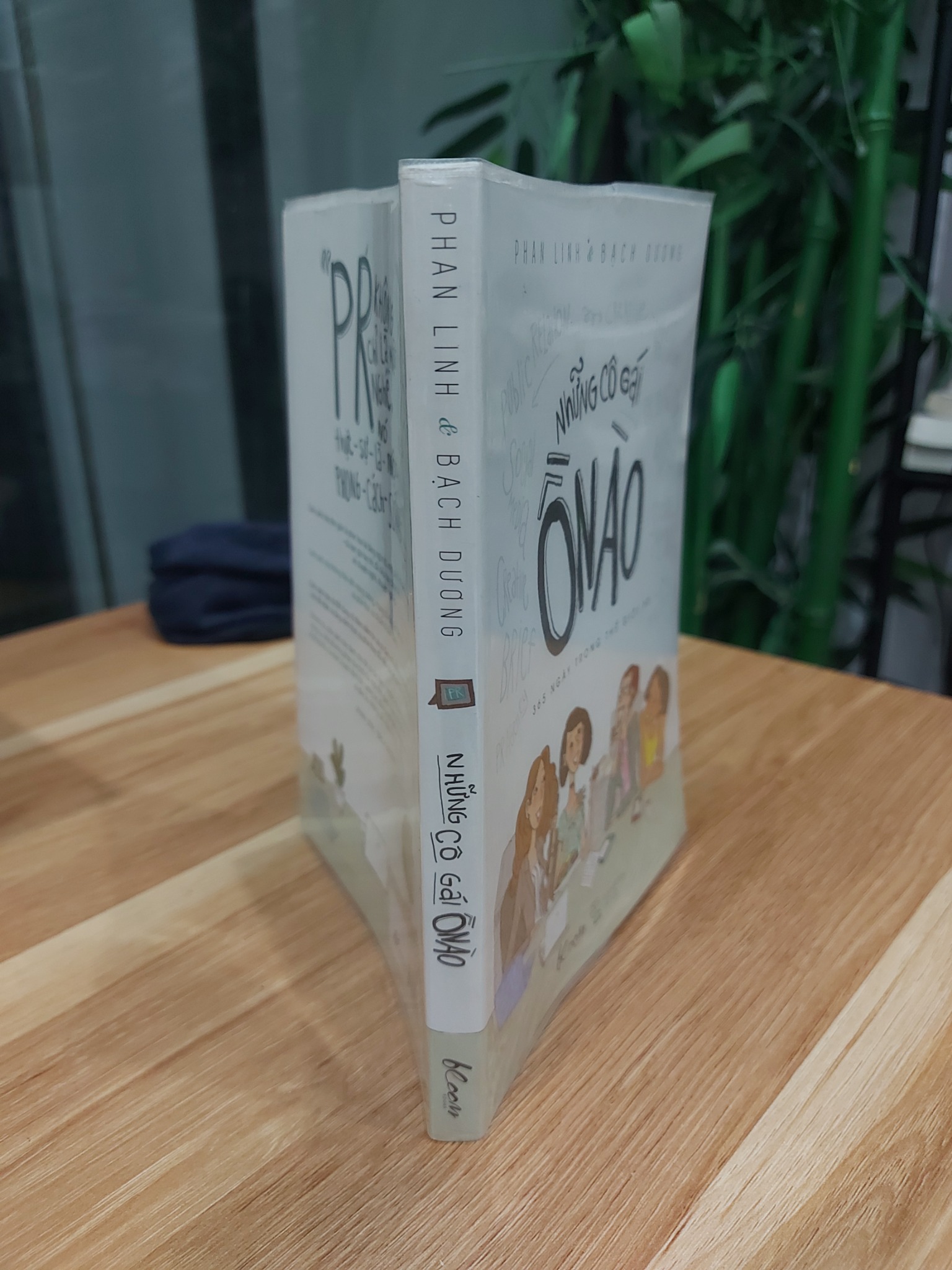 NHỮNG CÔ GÁI ỒN ÀO – PHAN LINH & BẠCH DƯƠNG