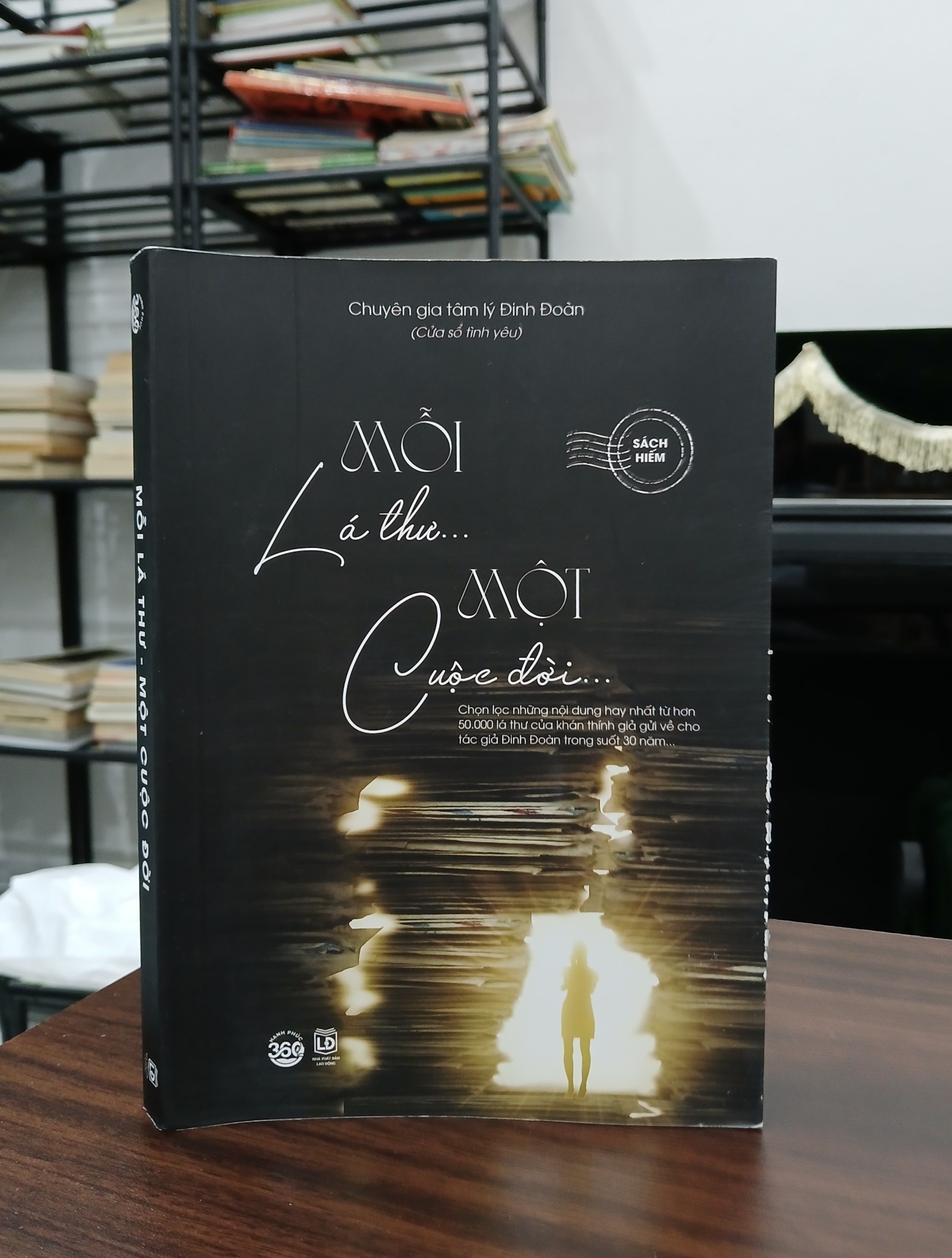 Mỗi lá thư - một cuộc đời