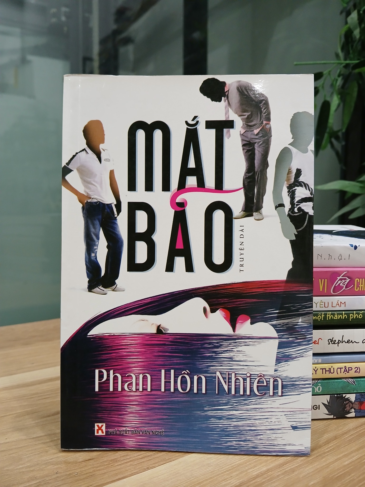 Mắt bão – Phan Hồn Nhiên