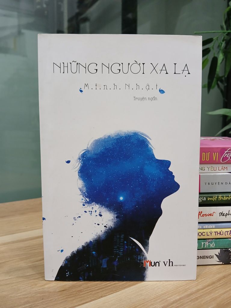 Những người xa lạ – Minh Nhật