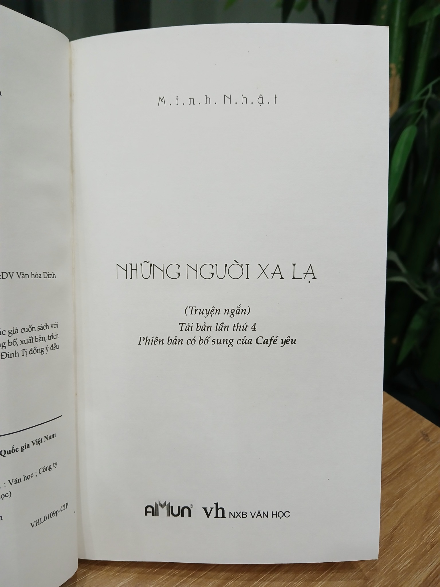 Những người xa lạ – Minh Nhật