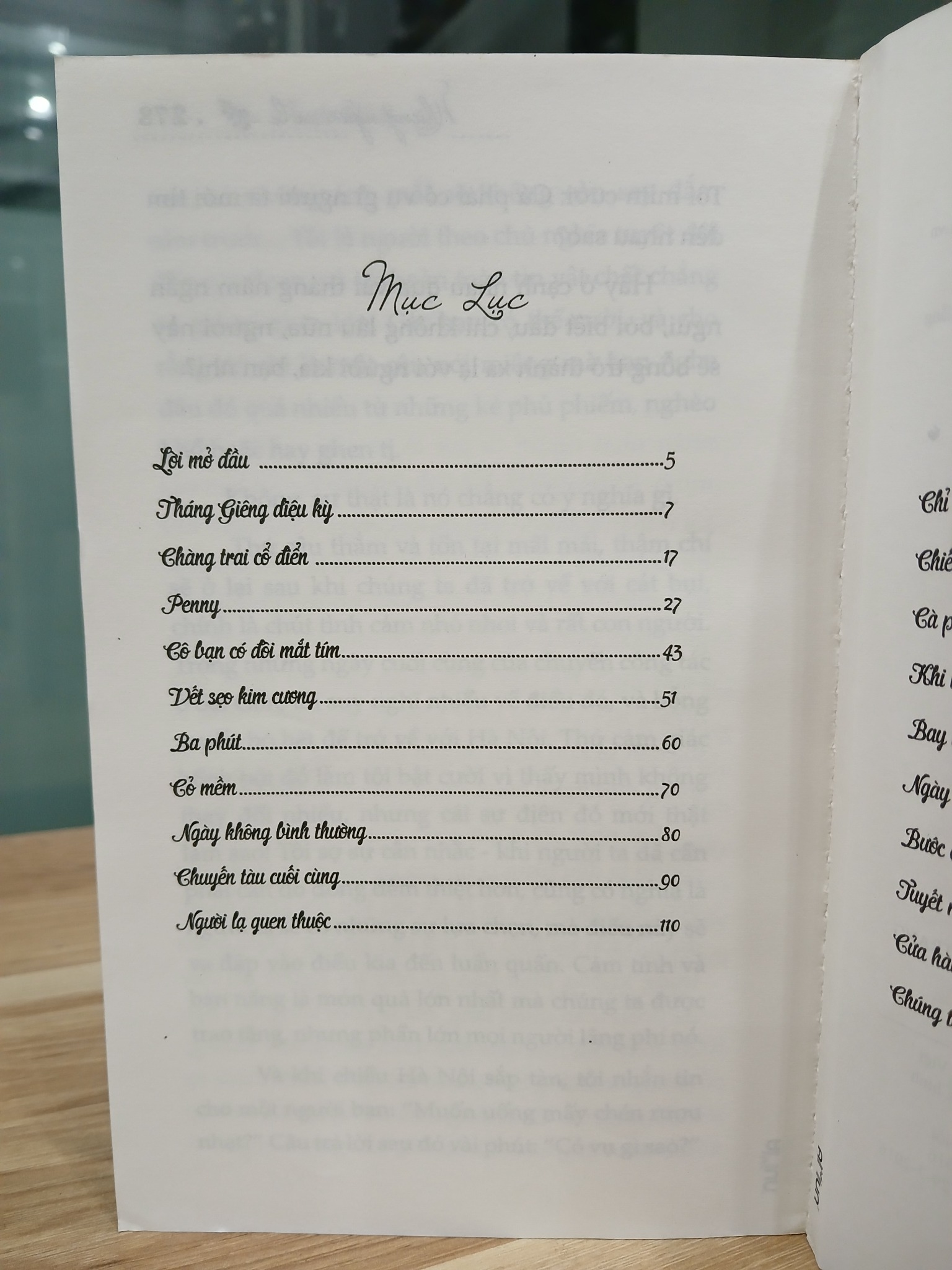 Những người xa lạ – Minh Nhật