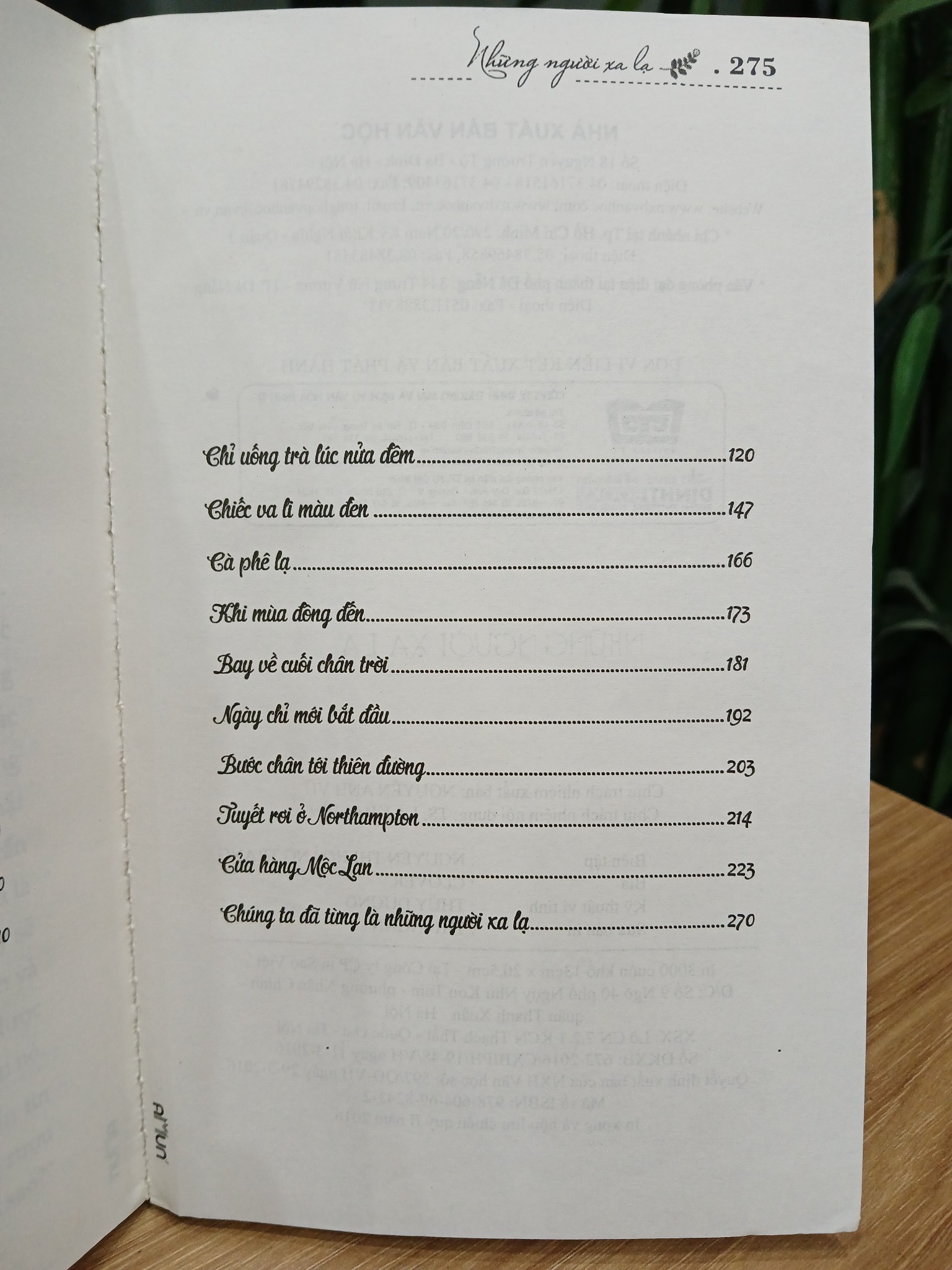 Những người xa lạ – Minh Nhật