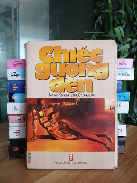 Chiếc gương đen – Tập truyện kinh dị nước ngoài