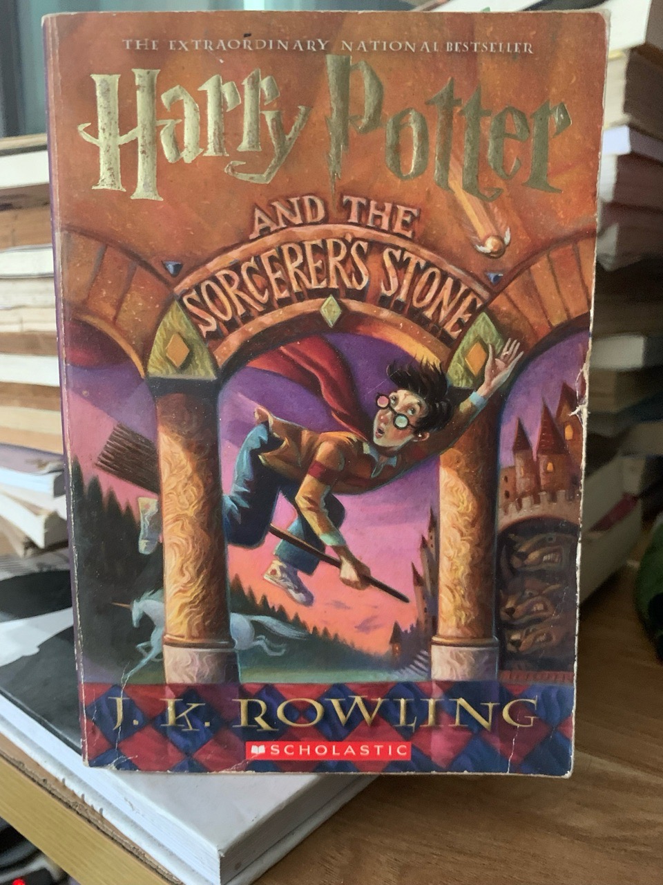 Harry Potter và Hòn đá Phù thủy (Tập 1)