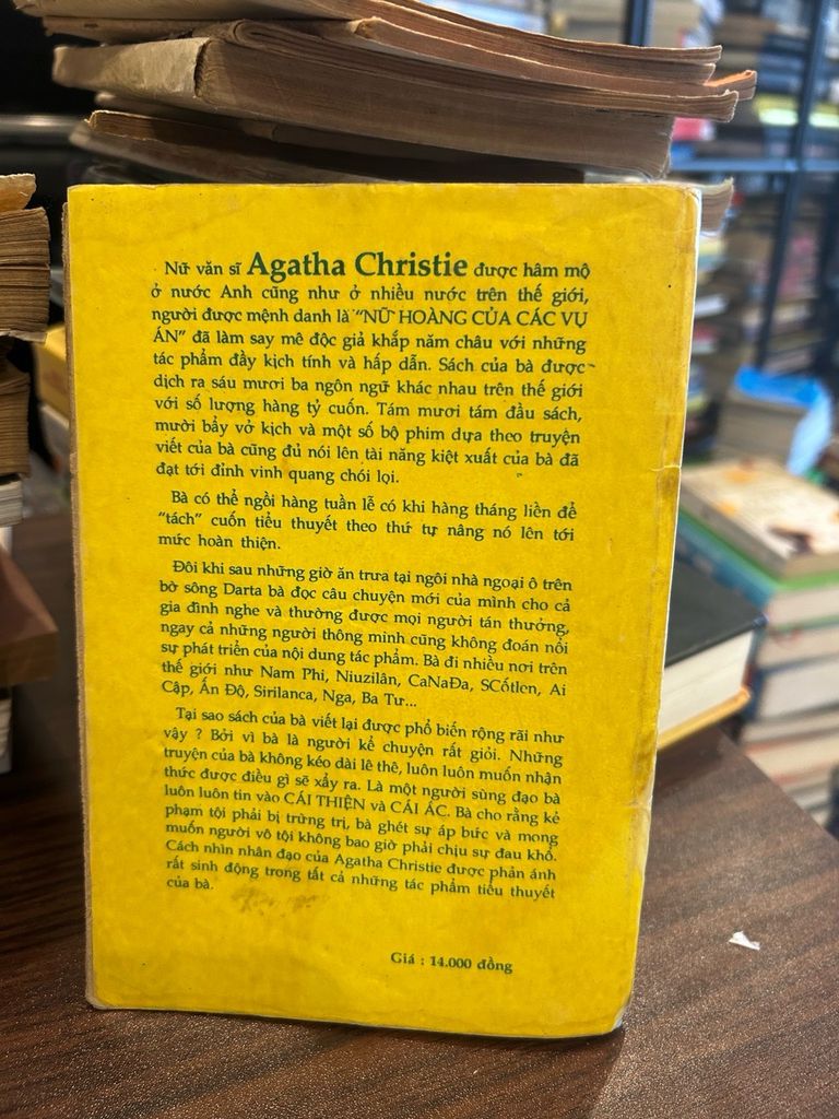 Tình yêu phù thủy- Agatha Chritstie - Ảnh thực tế 3