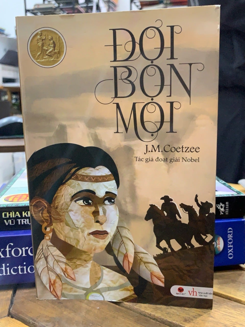 Đợi bọn mọi -J.M.Coetzee