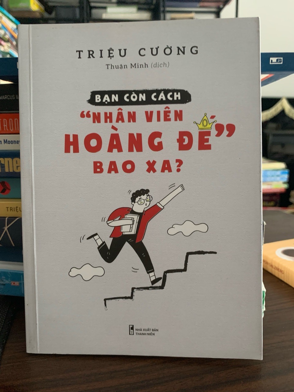 Bạn còn cách nhân viên hoàng đế bao xa? -Triệu Cường