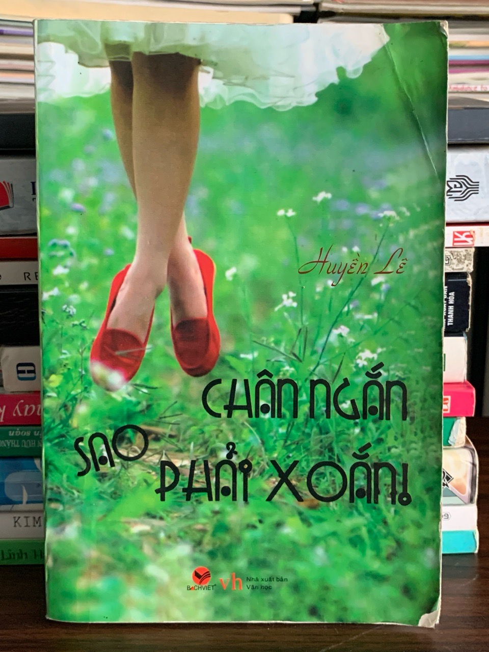 Chân ngắn sao phải xoắn – Huyền Lê