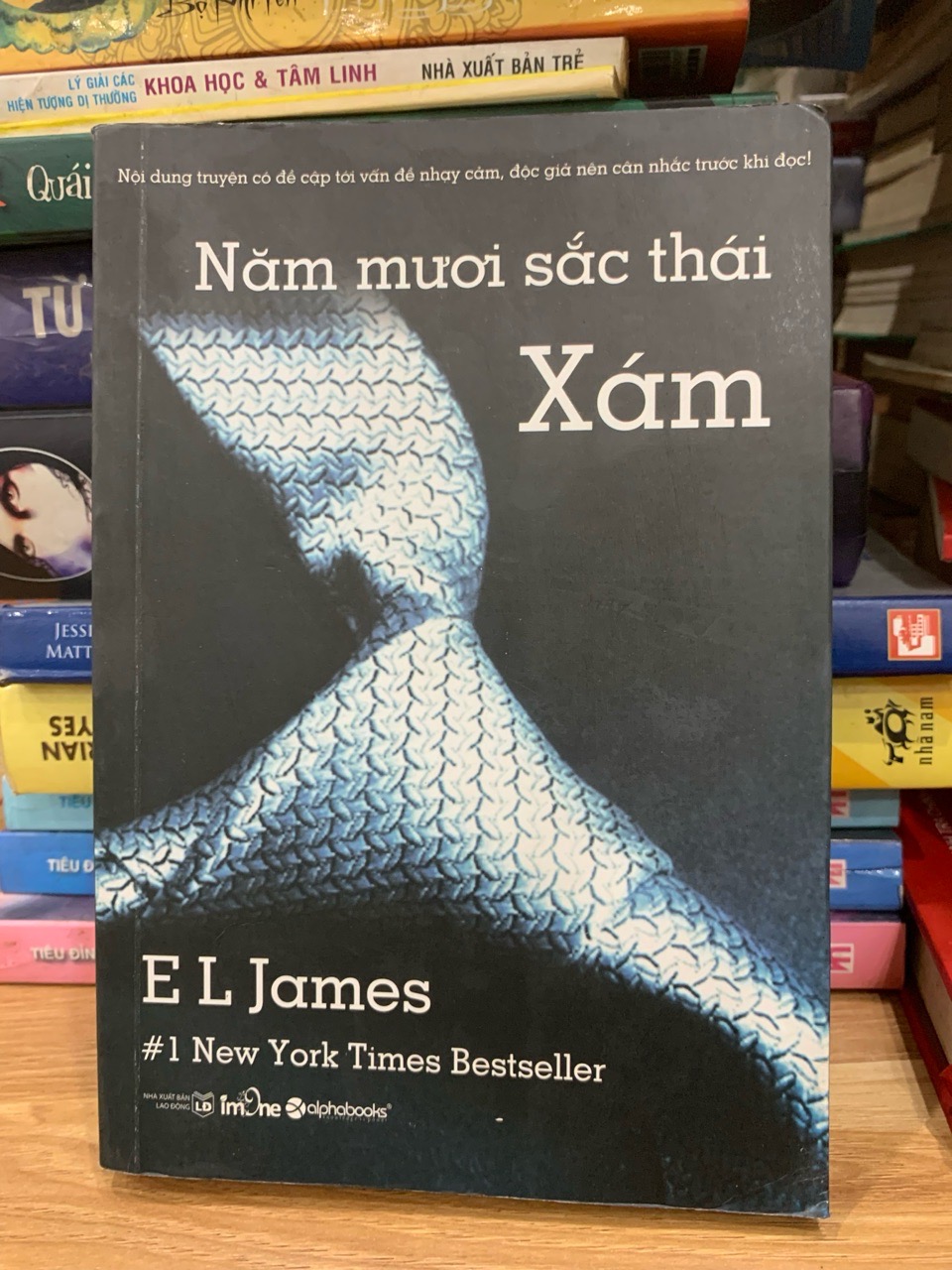 Năm mươi sắc thái Xám -E L James