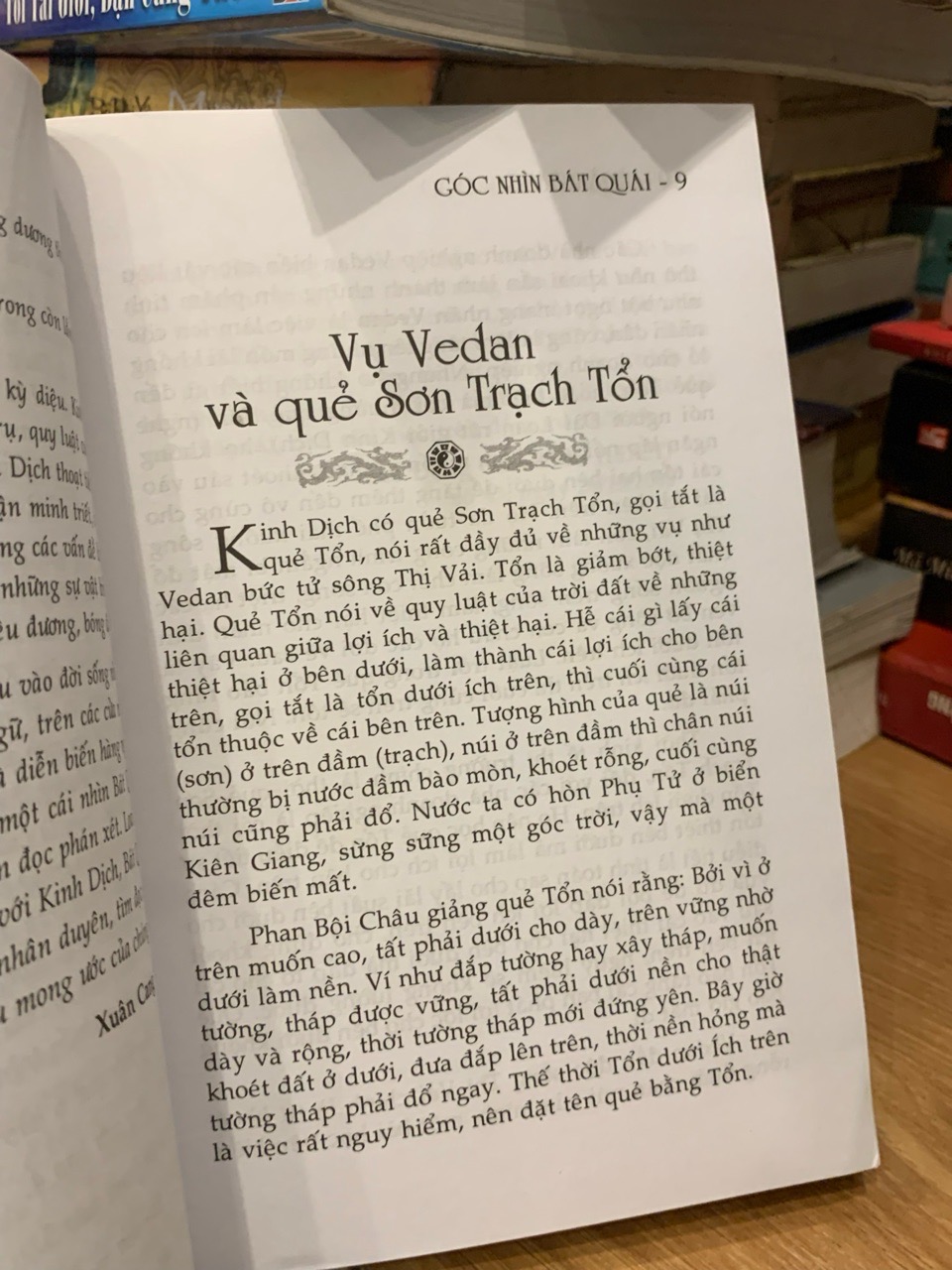 Góc nhìn bát quái -Xuân Giang