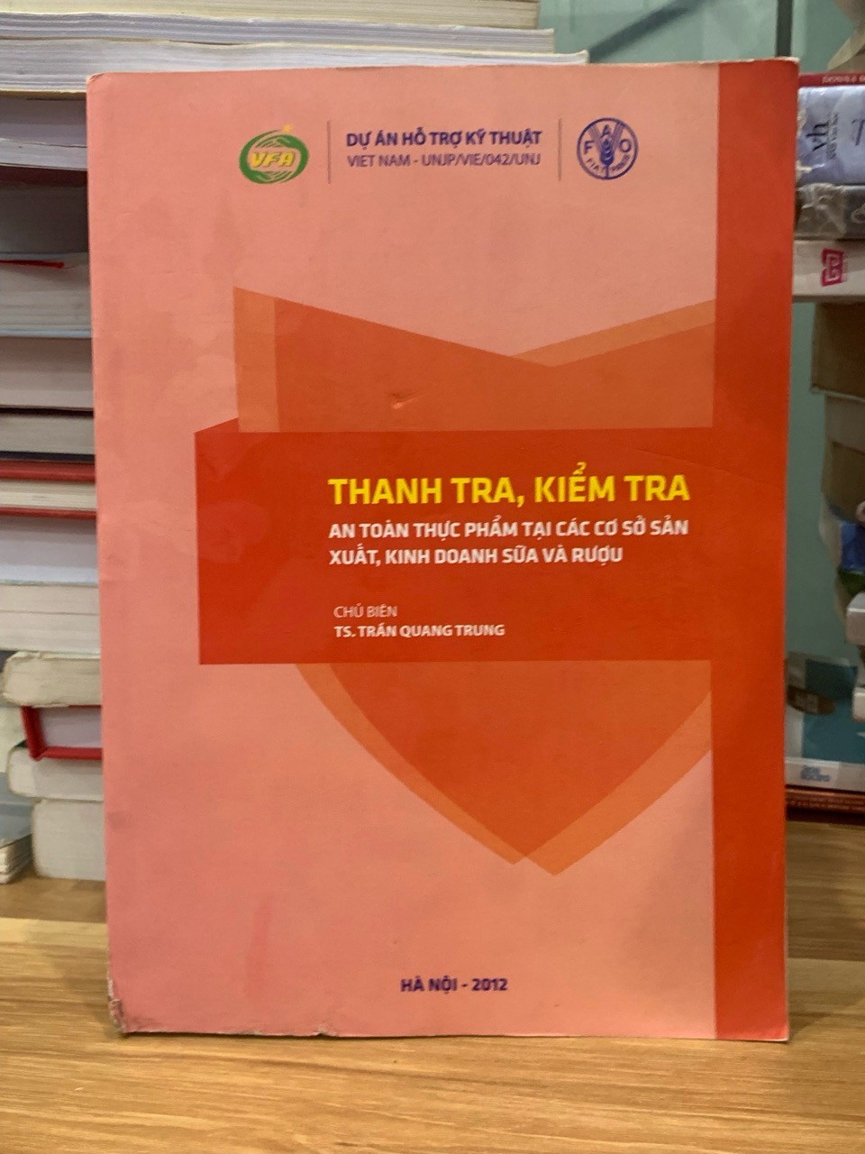 Thanh tra kiểm tra an toàn thực phẩm tại các cơ sở sản xuất kinh doanh sữa và rượu